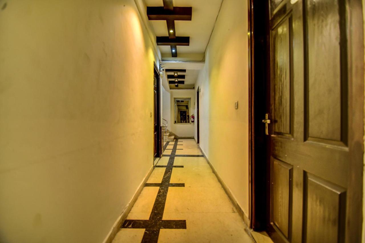 Oyo Hotel Asko International Near Gurudwara Shri Bangla Sahib New Delhi Exterior photo